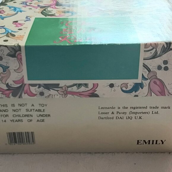 Vintage BNIB The Leonardo Collection 14" Emily The Elite Rang' Porcelain Doll!! - Picture 5 of 5
